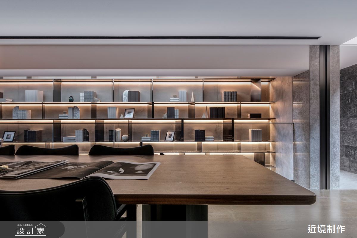 逾百坪豪邸裡，引天光、開拓空間尺度，且選用大自然元