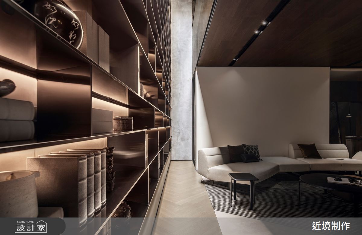 逾百坪豪邸裡，引天光、開拓空間尺度，且選用大自然元