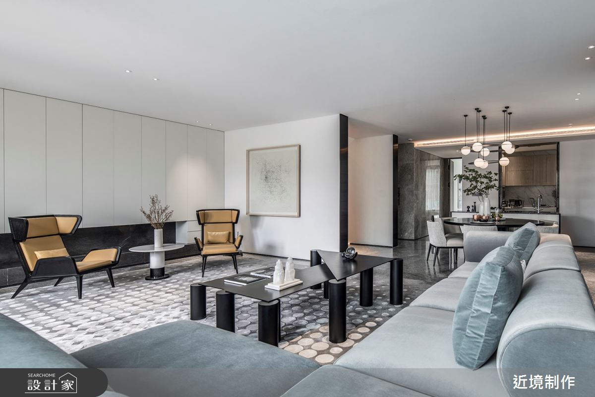 逾百坪豪邸裡，引天光、開拓空間尺度，且選用大自然元