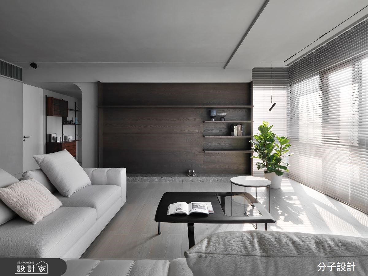 中古屋原有格局較為封閉零碎,然而屋主喜歡純粹、簡約