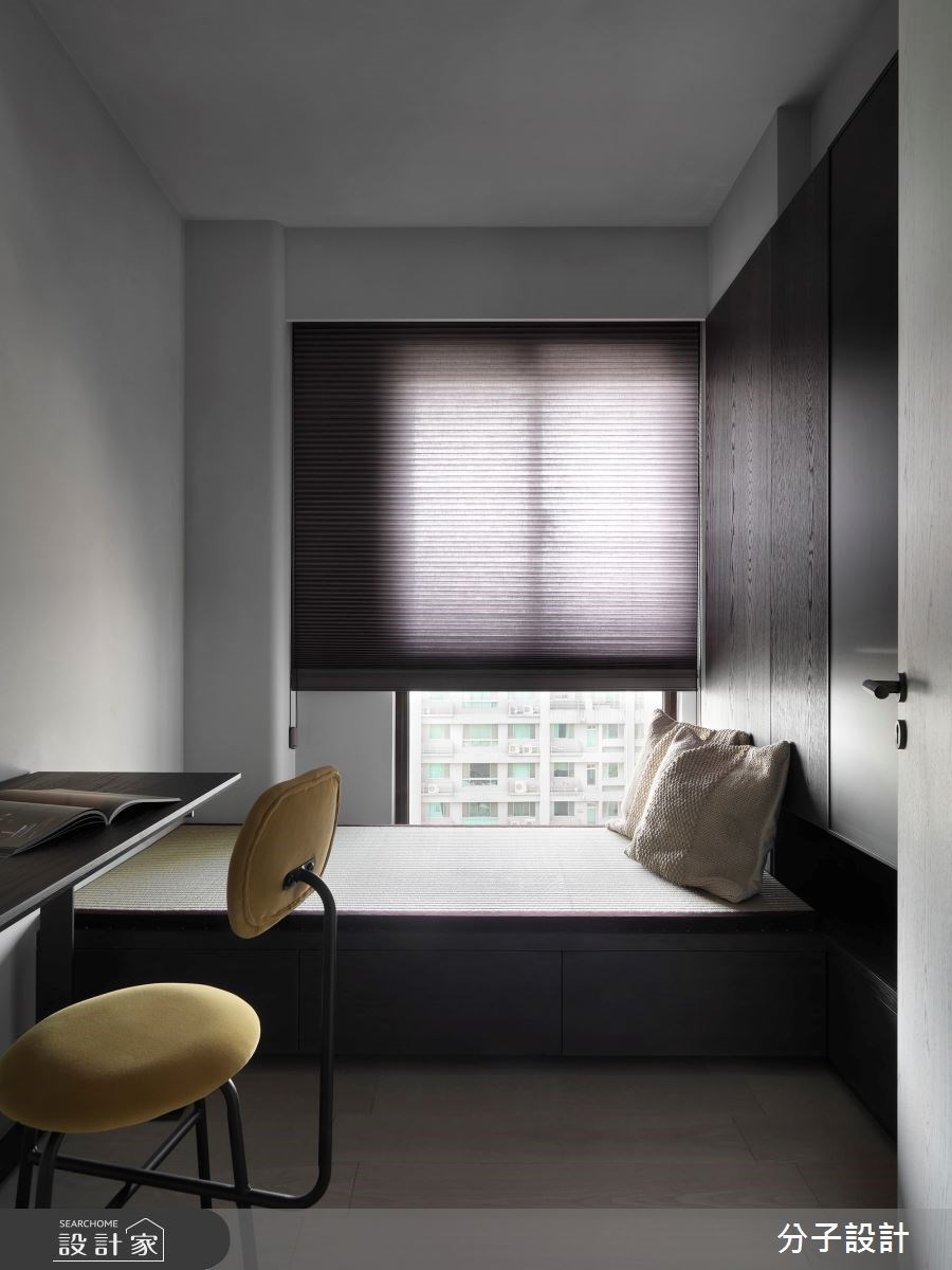 中古屋原有格局較為封閉零碎,然而屋主喜歡純粹、簡約