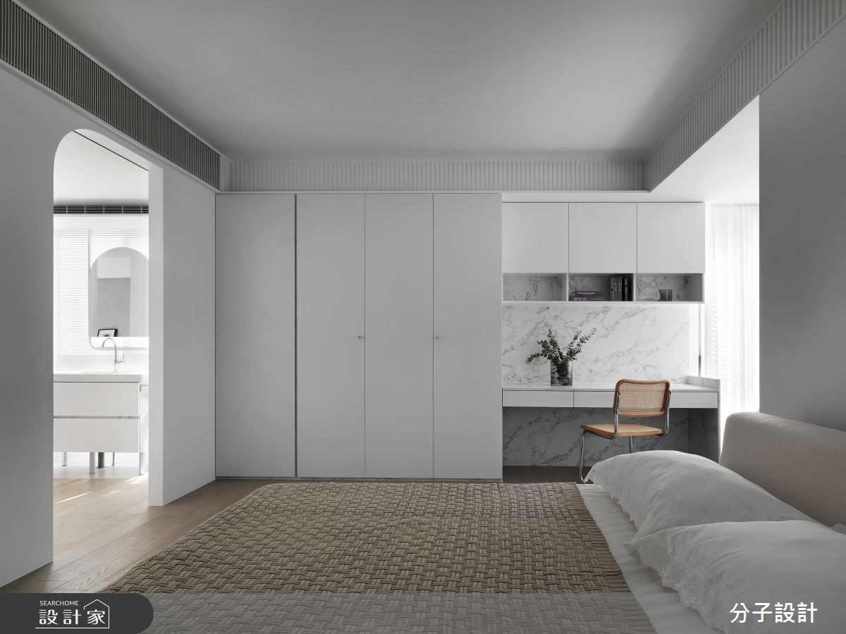 中古屋原有格局較為封閉零碎,然而屋主喜歡純粹、簡約