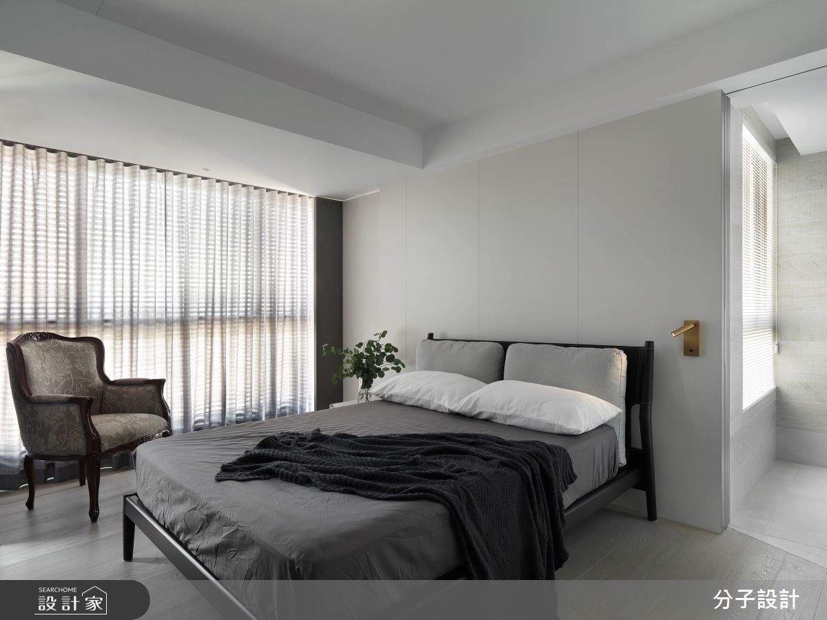 中古屋原有格局較為封閉零碎,然而屋主喜歡純粹、簡約