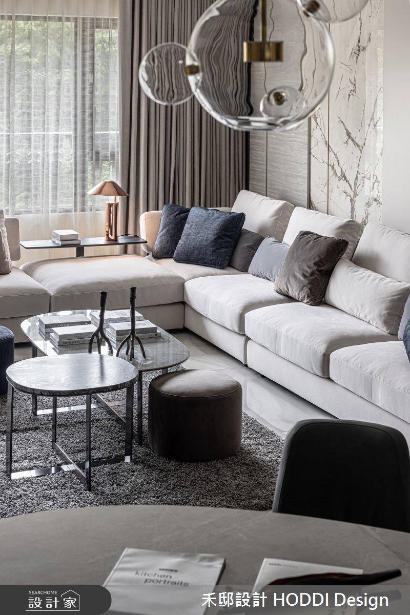 走進 70 坪現代風宅邸,一眼便被獨特而優雅的天花板造