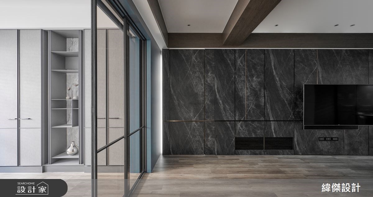 重新梳理老屋格局消弭了窄長廊道，在採光面底端設計一