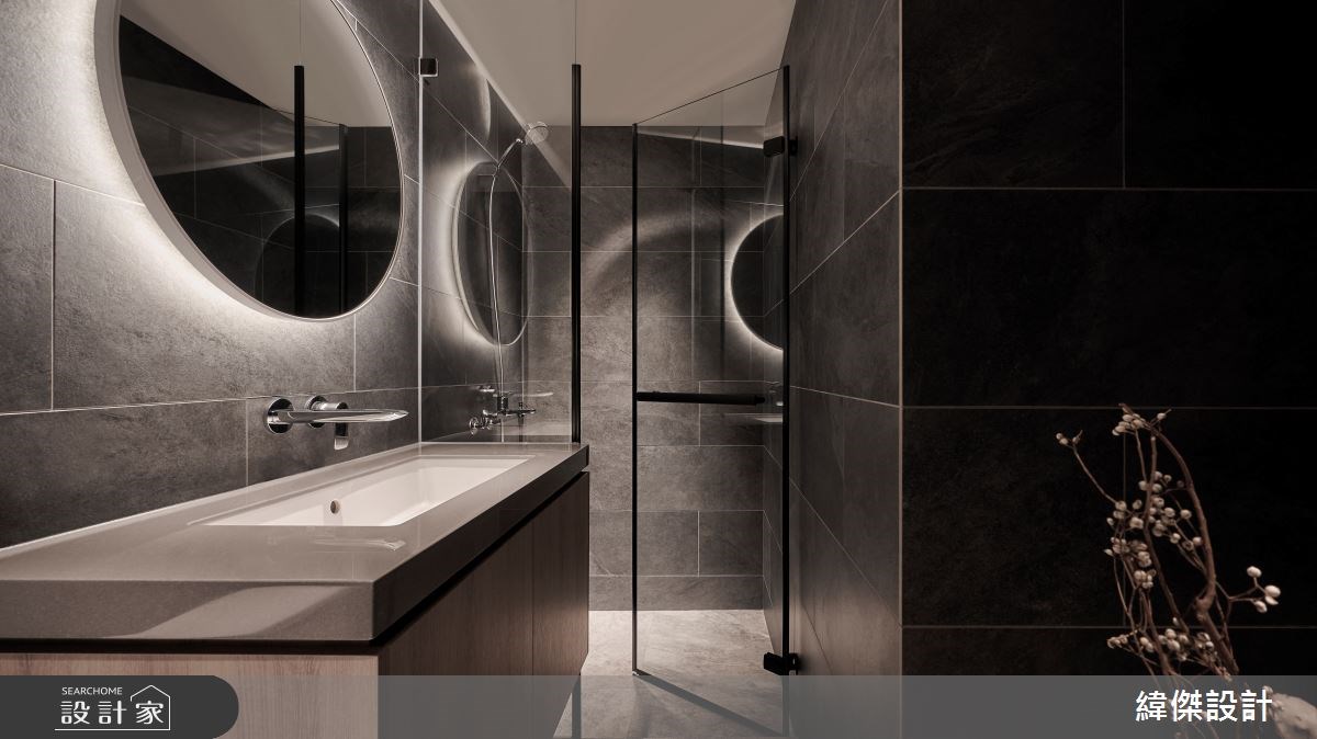 重新梳理老屋格局消弭了窄長廊道，在採光面底端設計一