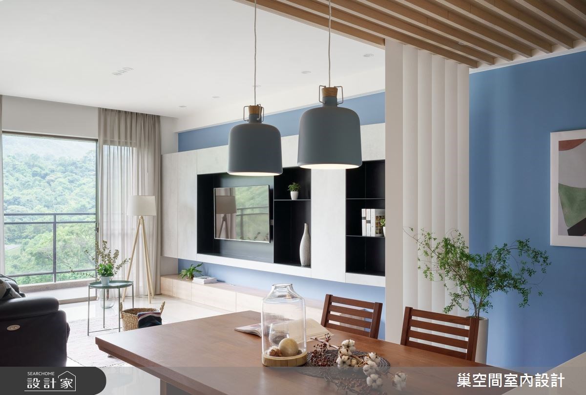 30坪新成屋在裝修計畫中，融合了屋主喜愛的日式格柵以