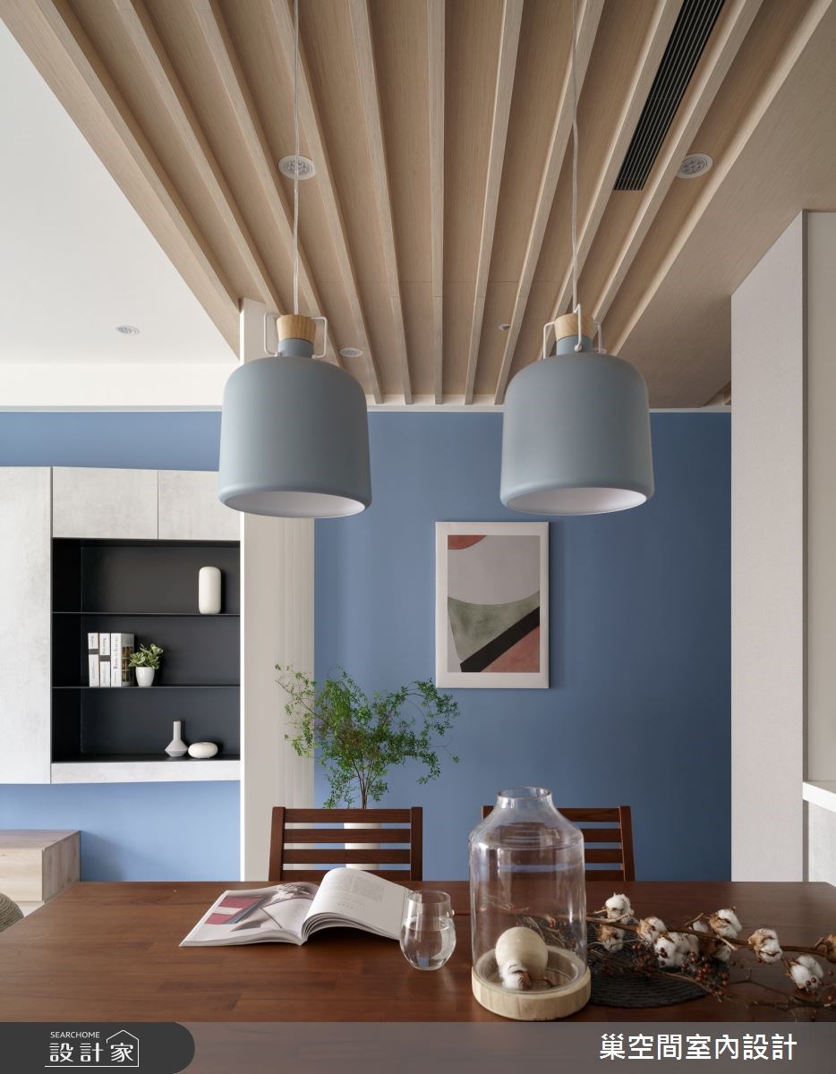 30坪新成屋在裝修計畫中，融合了屋主喜愛的日式格柵以