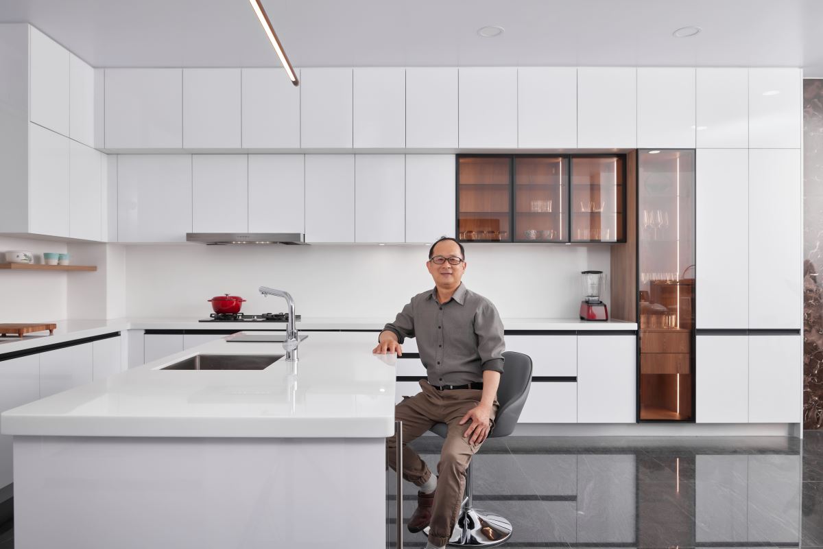 櫻花廚藝生活館斗六店設計師吳文聰,顧及每一個細節,使屋主能在此盡情烹飪,招待親朋好友。