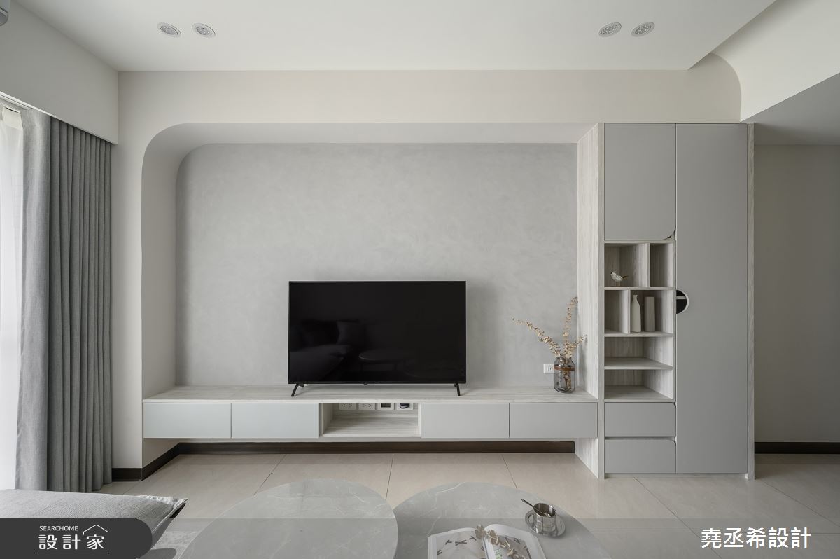 24 坪現代風住宅以淺灰調鋪陳精緻質感的生活氛圍,在
