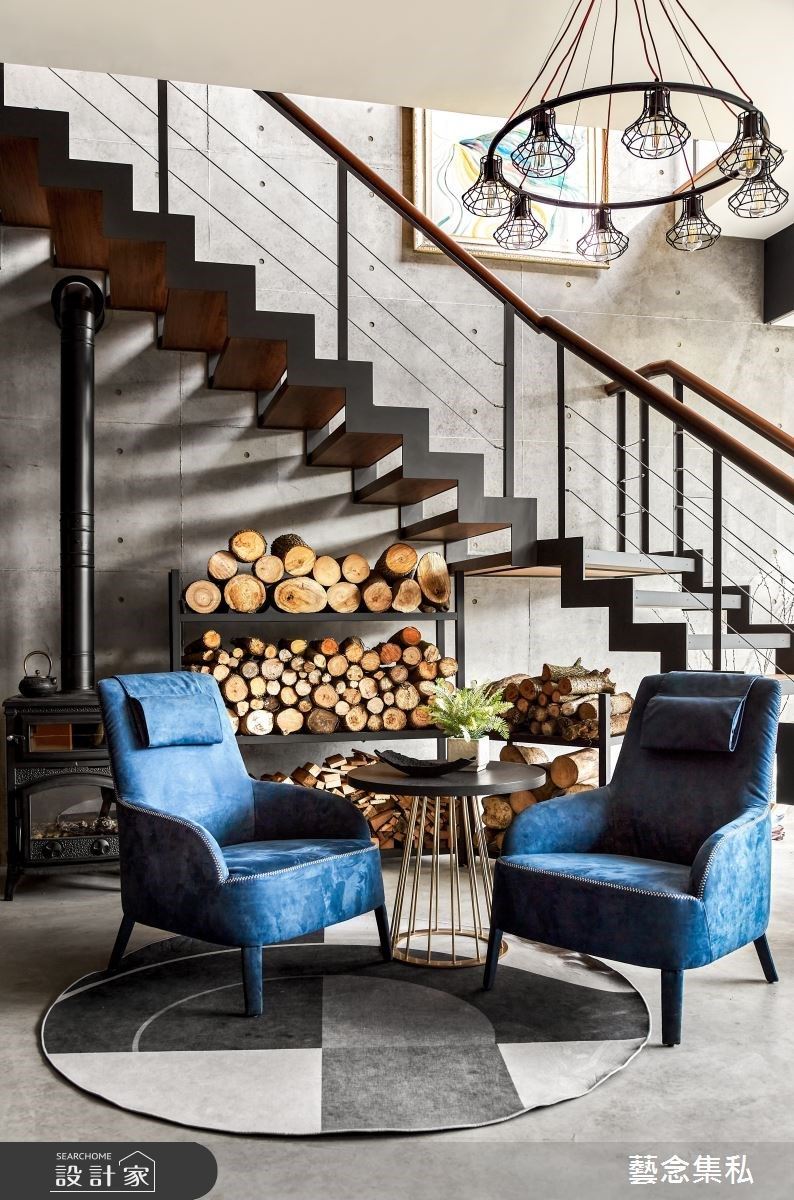 這次面對的百坪舊建築,有著嚴重的壁癌問題,張紹華、