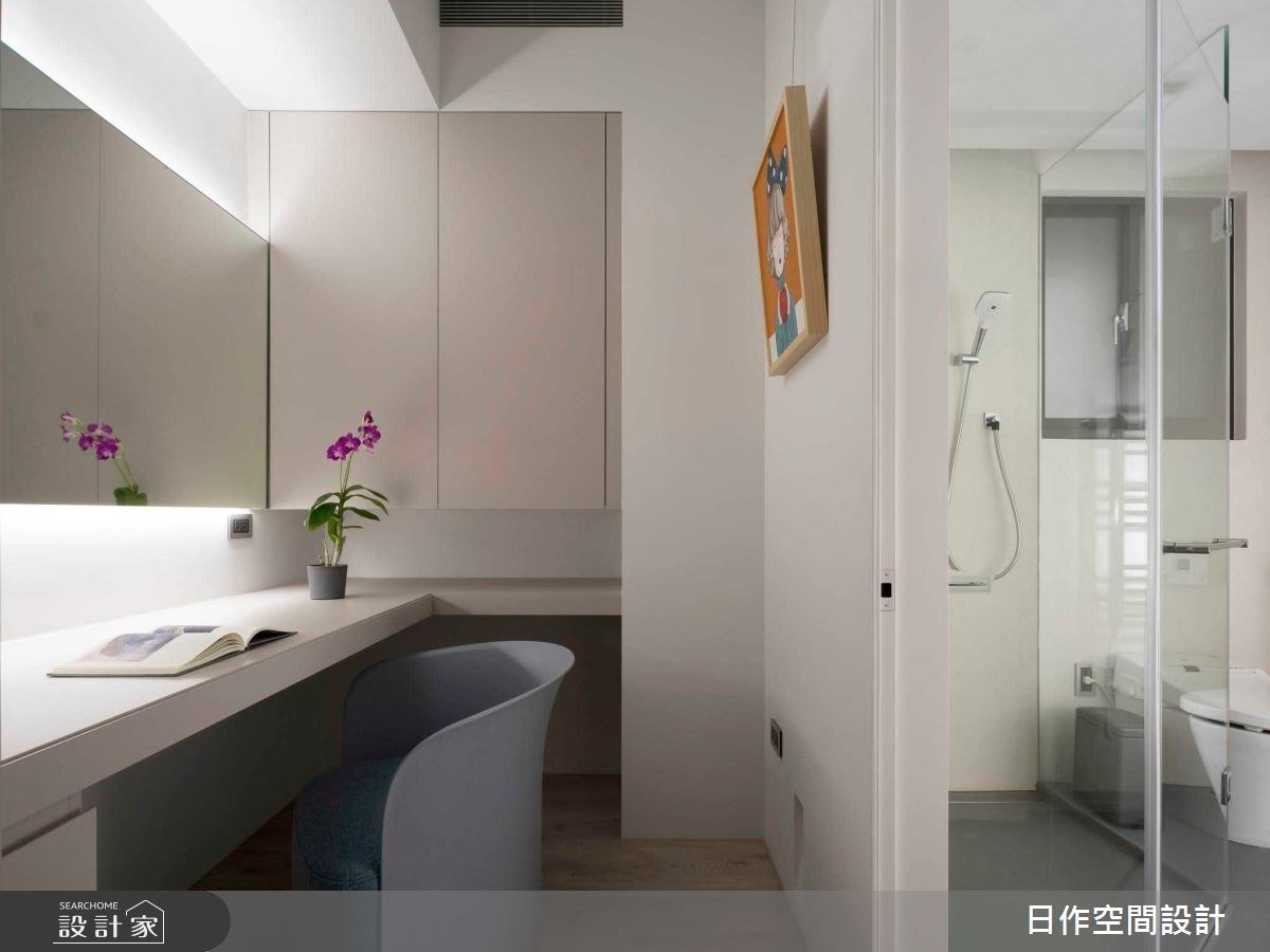 住著2大2小的40坪親子宅，不像常見的繽紛童趣，反而選