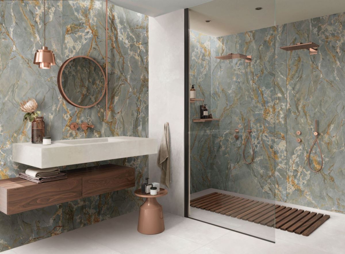 璀璨羅馬尺寸:120 x 280 公分為拋光面,擁有金屬繡化的金色與玉石白在橄欖綠上交織,展現其華麗的紋理與層次堆疊,在設計風格上呈現古典與現代的結合,營造時尚低調奢華的風格。