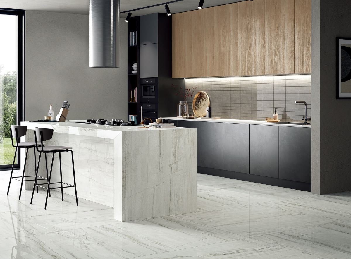 白木紋尺寸:120 x 280 公分有拋光面與蛋殼面兩款觸覺、視覺肌理,紋路似卡拉卡塔大理石,應用面更為廣泛,地坪的鋪陳亦或開放式廚房的調理吧台,一致的畫面形成俐落自信的現代風格。