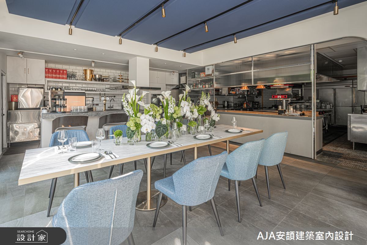 此案為老屋翻新101坪的現代風餐廳,享有戶外綠意草坪