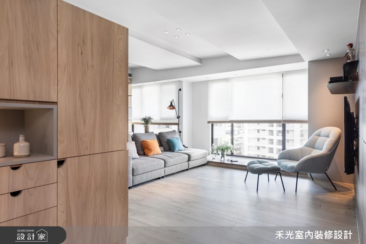 在 36 坪休閒風居家中,設計師在溫潤舒適的生活氛圍中