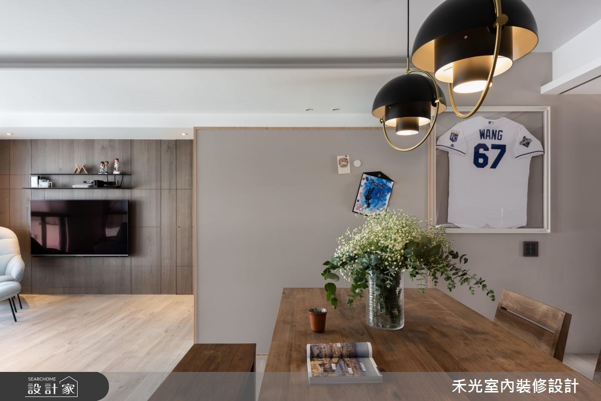 在 36 坪休閒風居家中,設計師在溫潤舒適的生活氛圍中