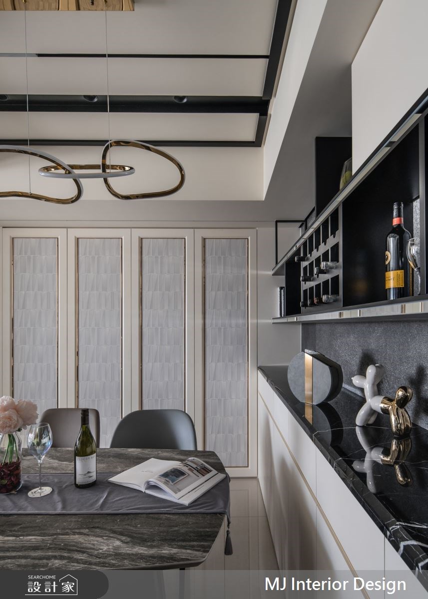 以大面積的白色調為基底,融合時尚優雅的現代風格,以