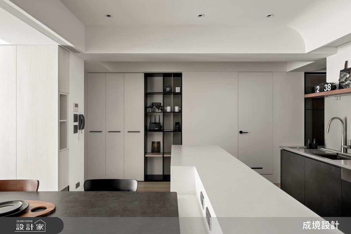 30坪老屋，原本樑柱明顯、天花板低矮，設計師精準格局