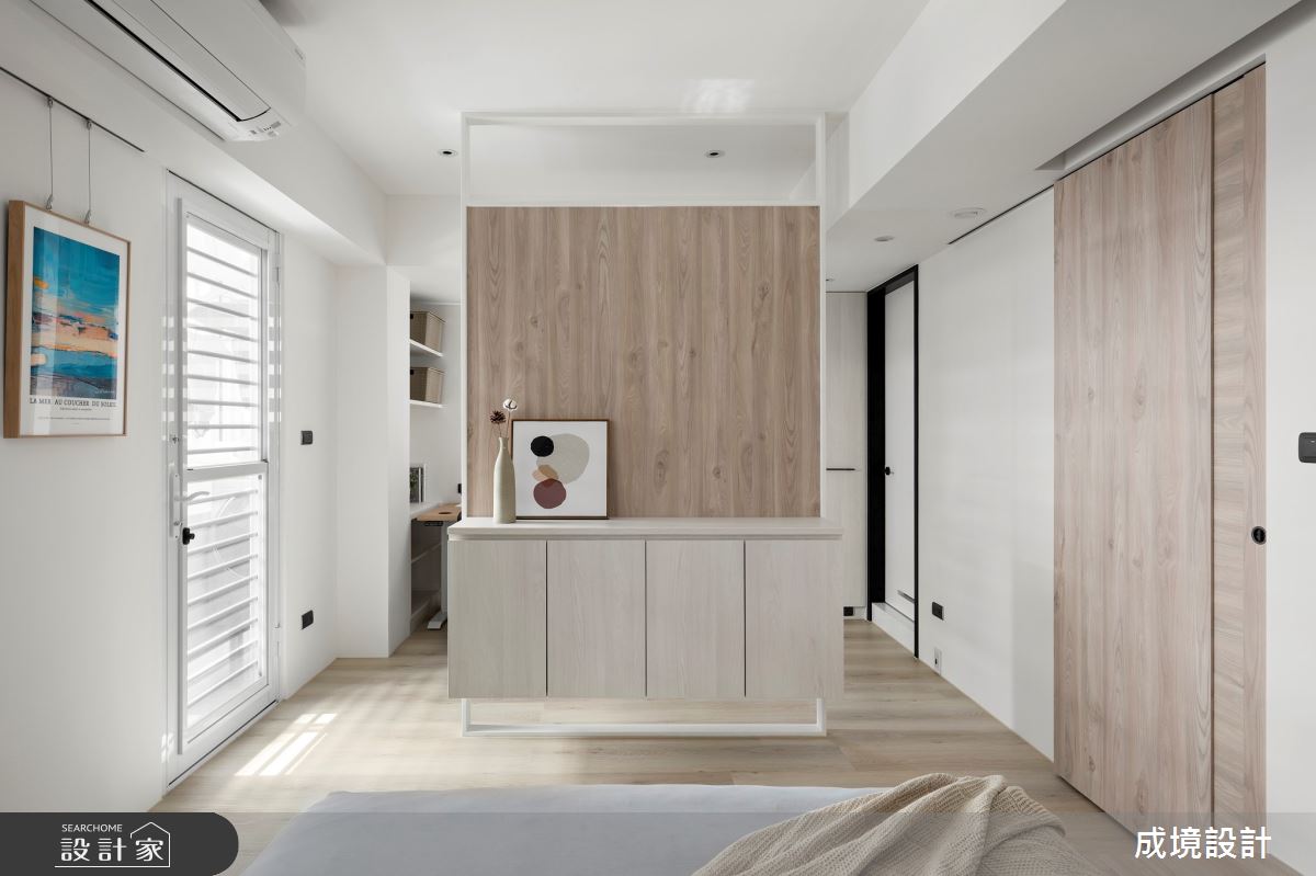 30坪老屋，原本樑柱明顯、天花板低矮，設計師精準格局