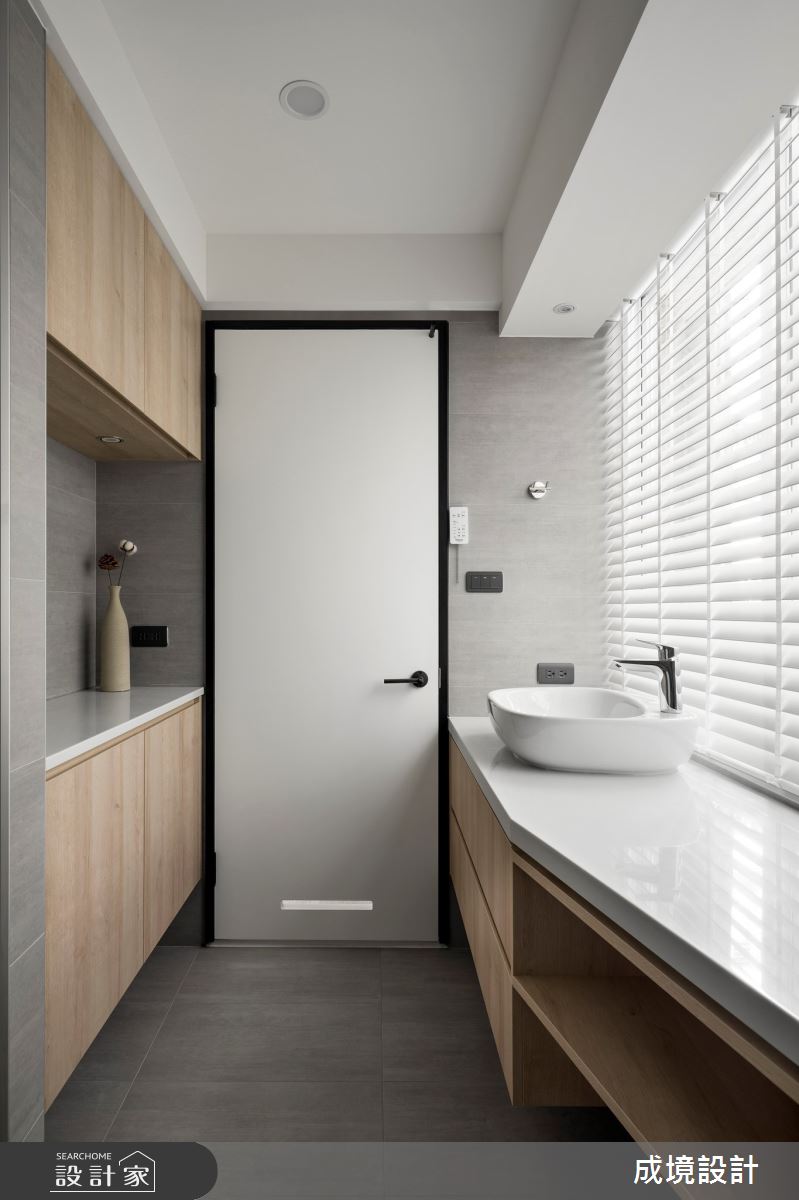 30坪老屋，原本樑柱明顯、天花板低矮，設計師精準格局