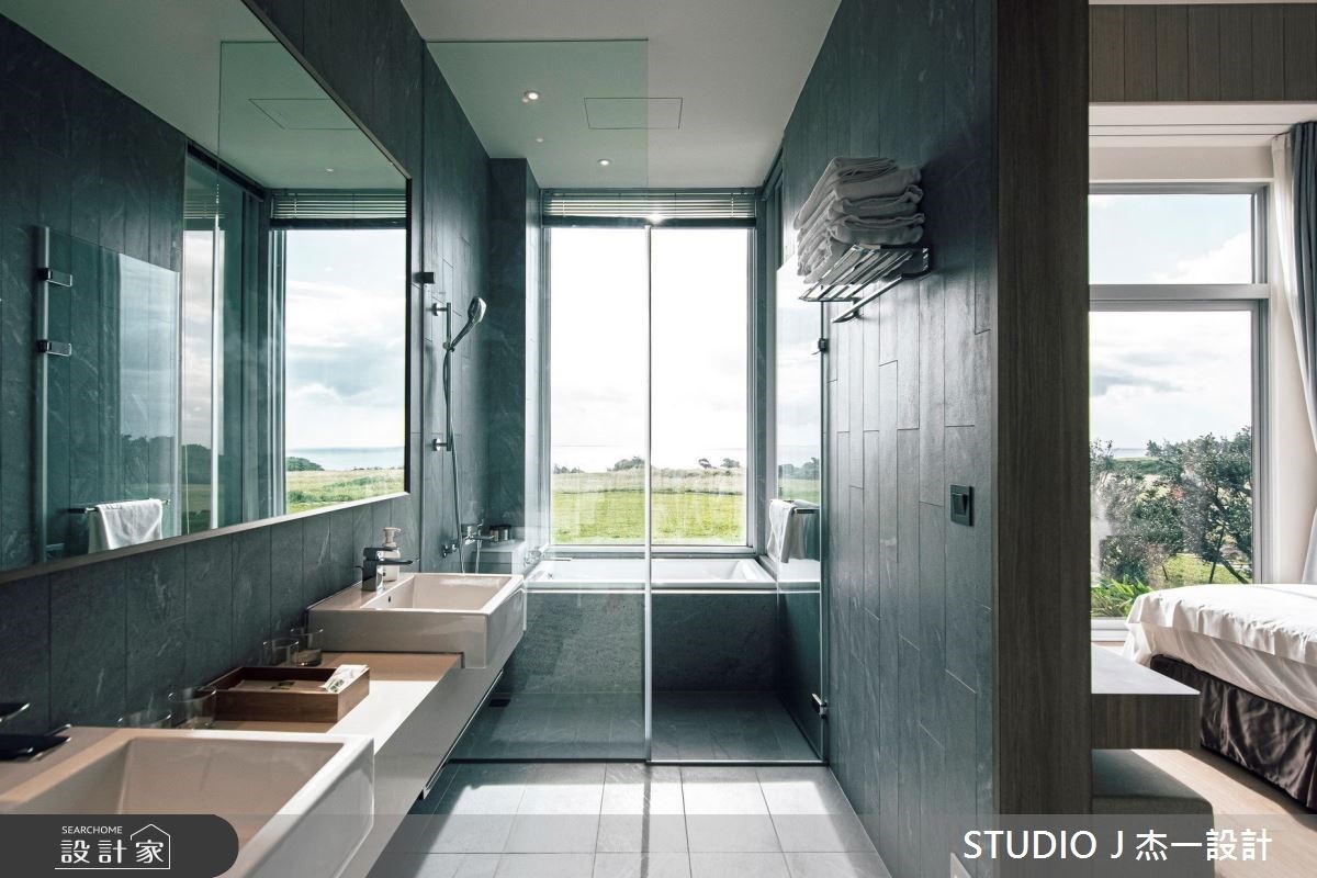 兩座218坪現代風純白建築，佇立於埔頂草原上的風格旅