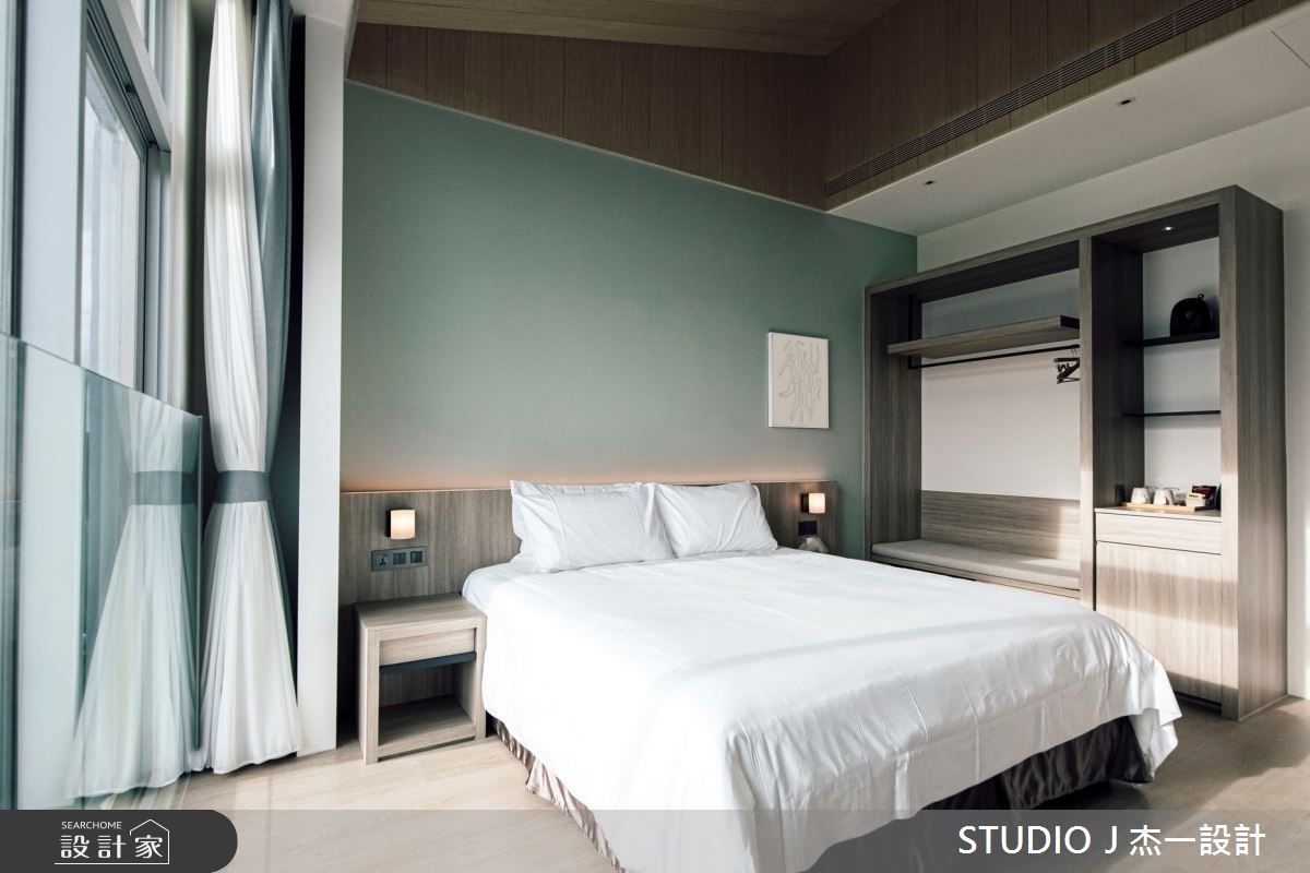 兩座218坪現代風純白建築，佇立於埔頂草原上的風格旅