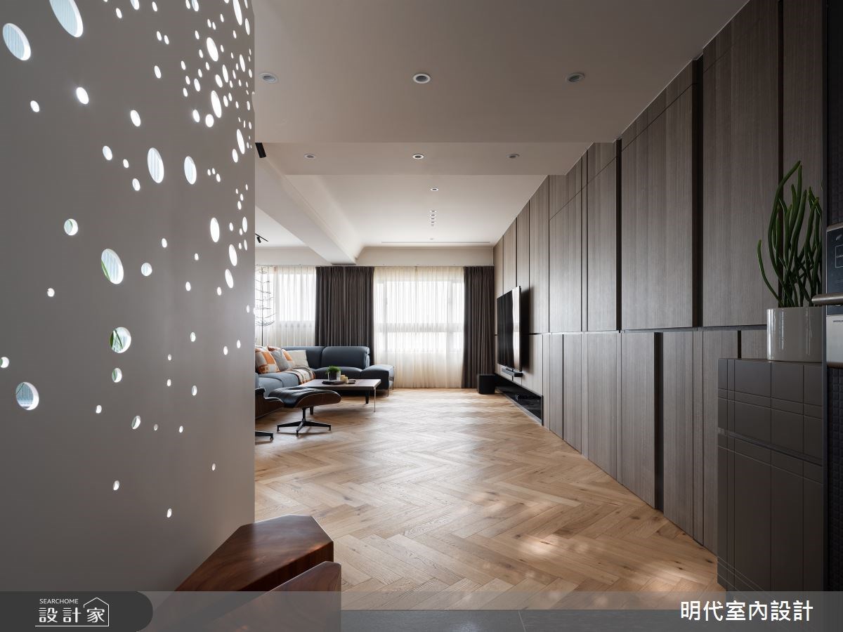 玄關以訂製的牆面宛如宇宙星河,背光穿透綻放熠熠星光