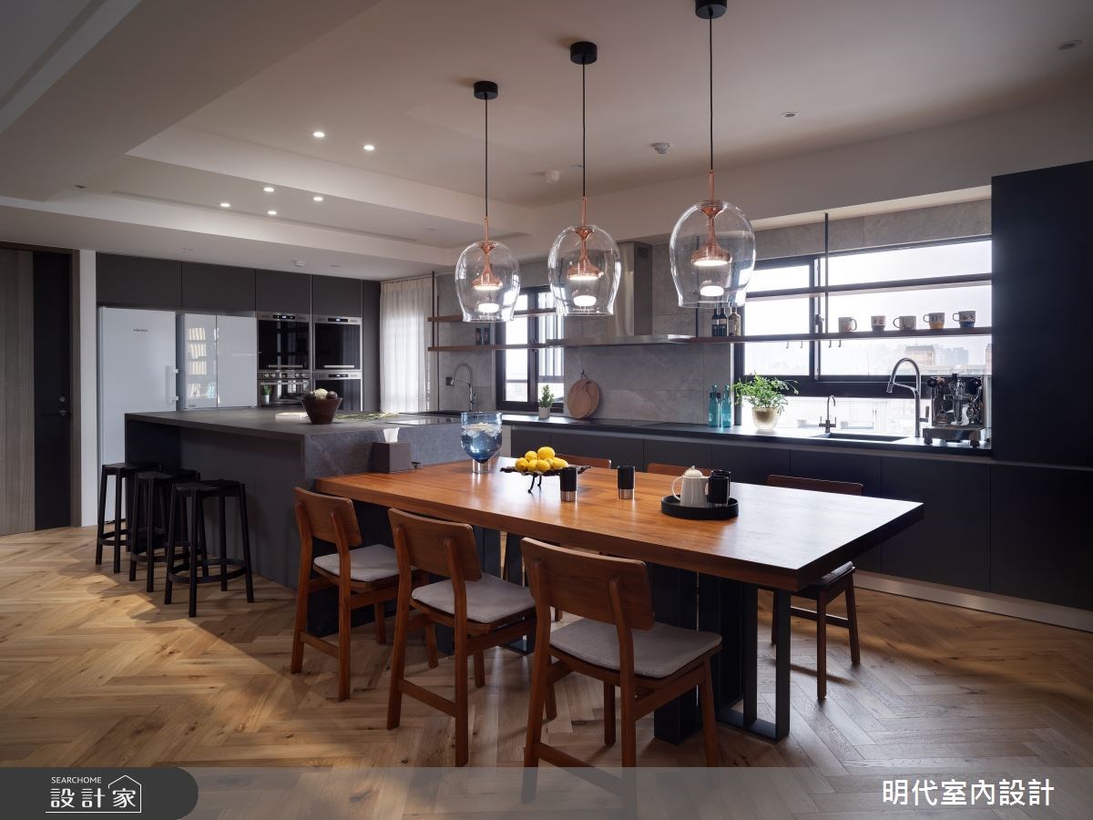 玄關以訂製的牆面宛如宇宙星河,背光穿透綻放熠熠星光