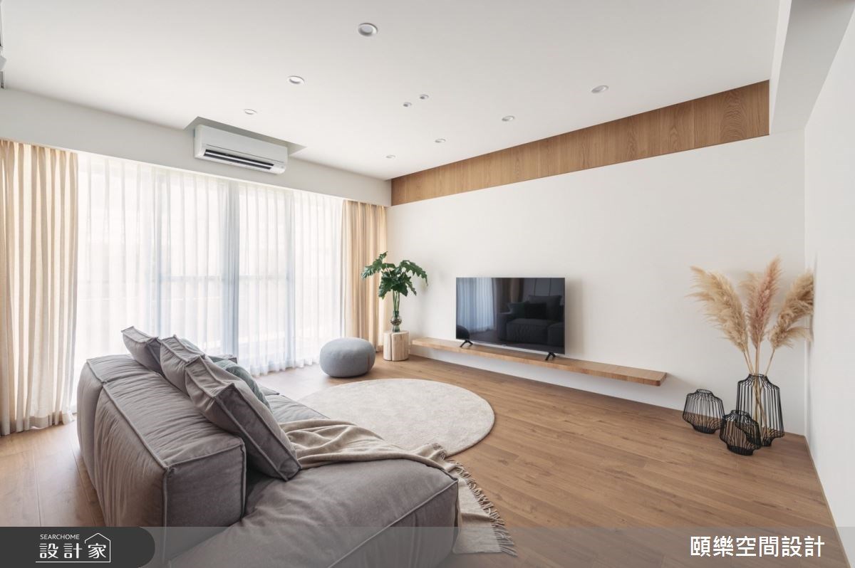 在這個 42坪的住宅空間,屋主為三代同堂的 6 口之家,