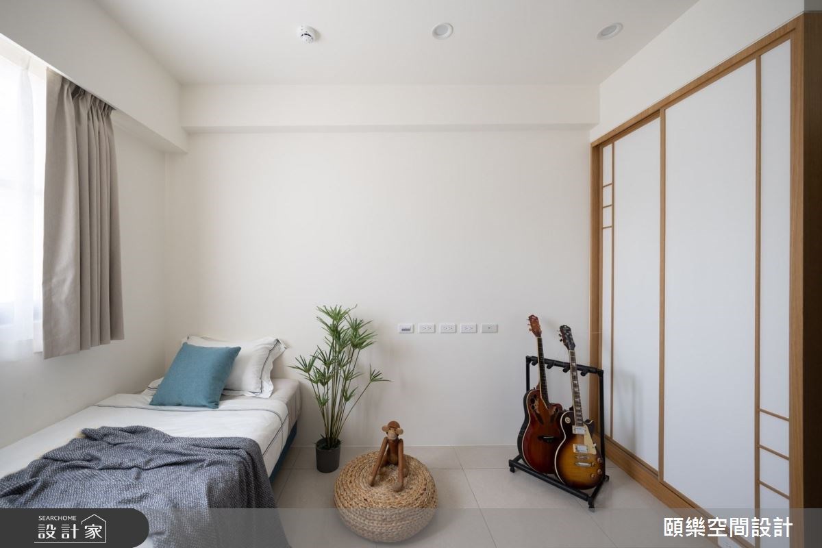 在這個 42坪的住宅空間,屋主為三代同堂的 6 口之家,