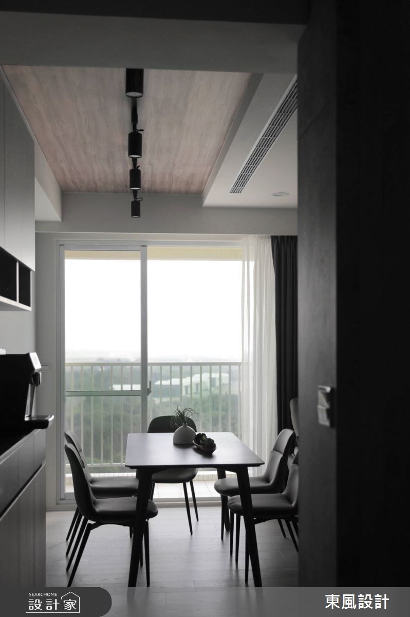 可遠眺綠意美景的30坪新居,設計團隊配合寧靜悠然的空