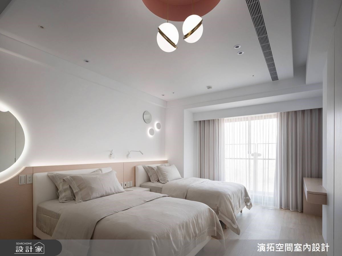 本案位在高雄的指標性建築，大樓下方為國際級精品酒店