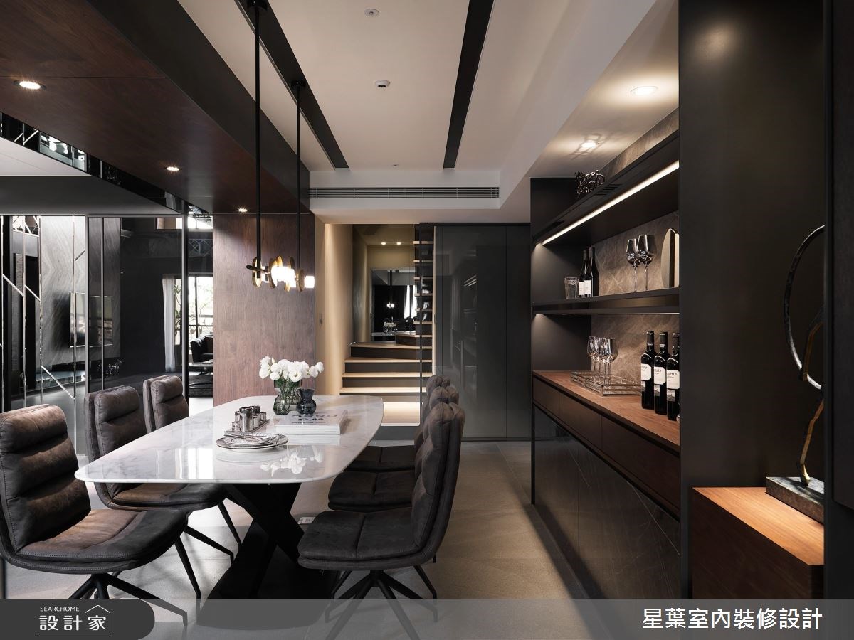 身為成功企業家的男屋主，選擇了 88 坪樓中樓宅邸作為