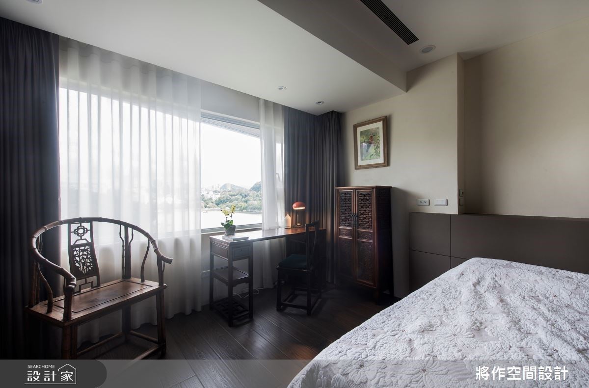 屋主的中式明代家具，完美與現代俐落風格融合。