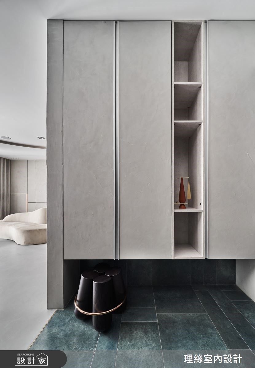 從預售屋時期就委託改造的33坪新居,設計理念來自於夜