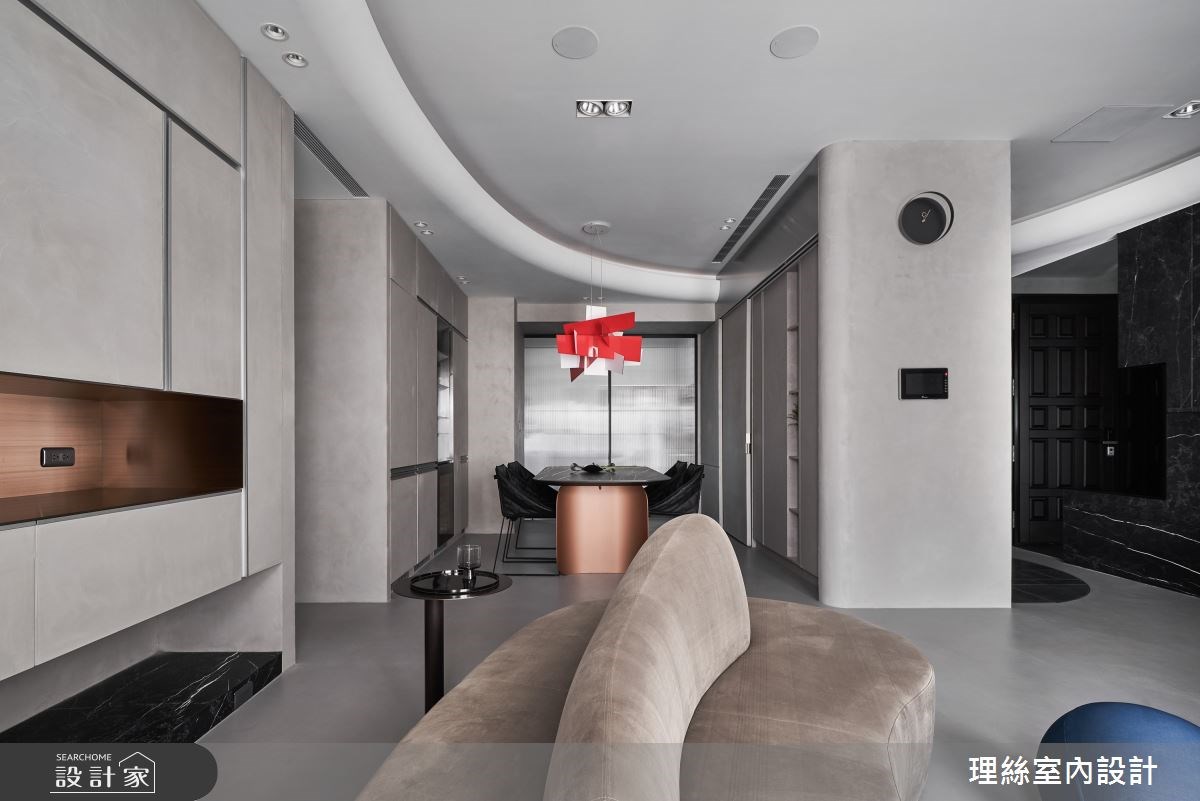 從預售屋時期就委託改造的33坪新居,設計理念來自於夜