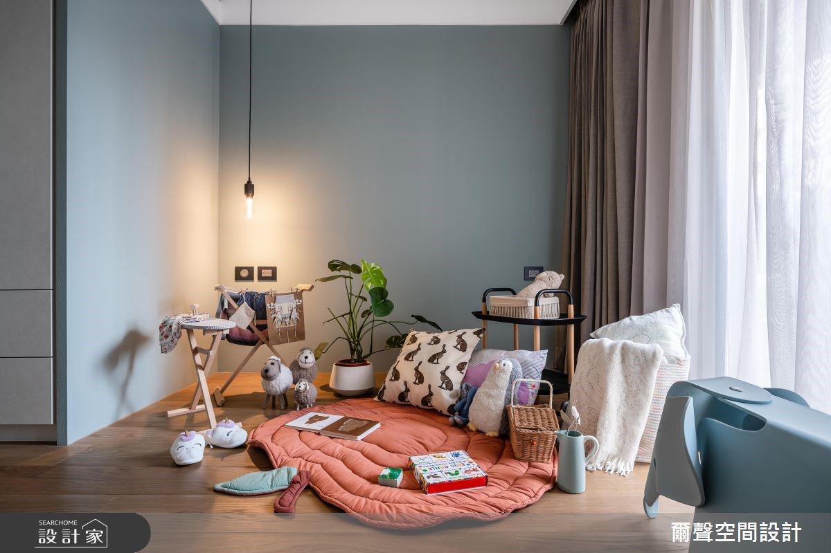 環顧40 坪的混搭風住宅,空間屬於狹長型格局動線,因