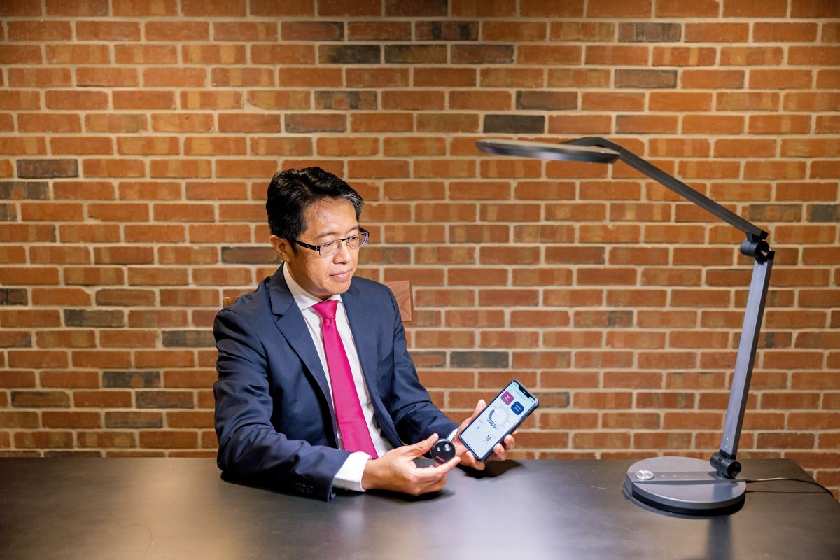 光之間光環境傳感器與 APP 串聯後,能檢測照度、色溫、頻閃、等值黑視素照度等,有助即時調整空間照明環境。