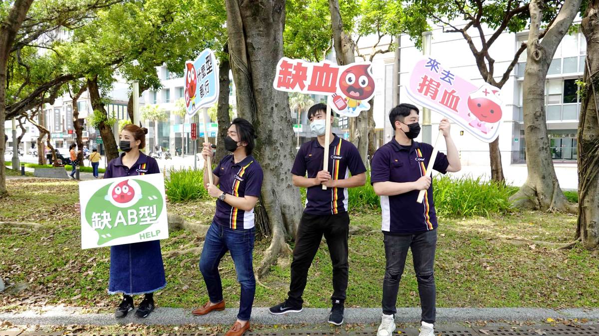 歐德設計師放下捲尺,走上街頭,一起呼籲民眾踴躍捐血,什麼型都行,缺您不行。