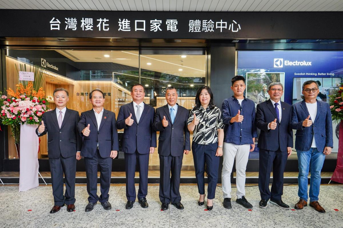 台灣櫻花進口家電台北體驗中心開幕剪綵