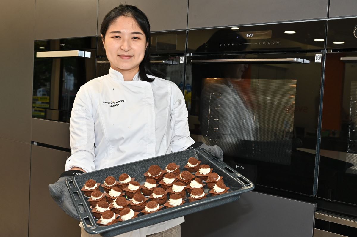 法式甜點鋪主廚運用 svago 廚電經典重現當紅節目爆紅甜點 (圖為稻森町法式甜點鋪主廚 Pia)
