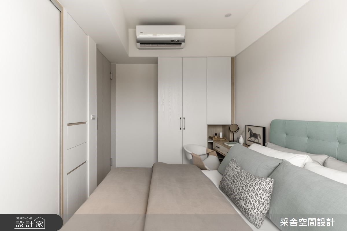 主臥以綠色調，搭配床頭可可色，塑造舒適、寧靜的空間氛圍。