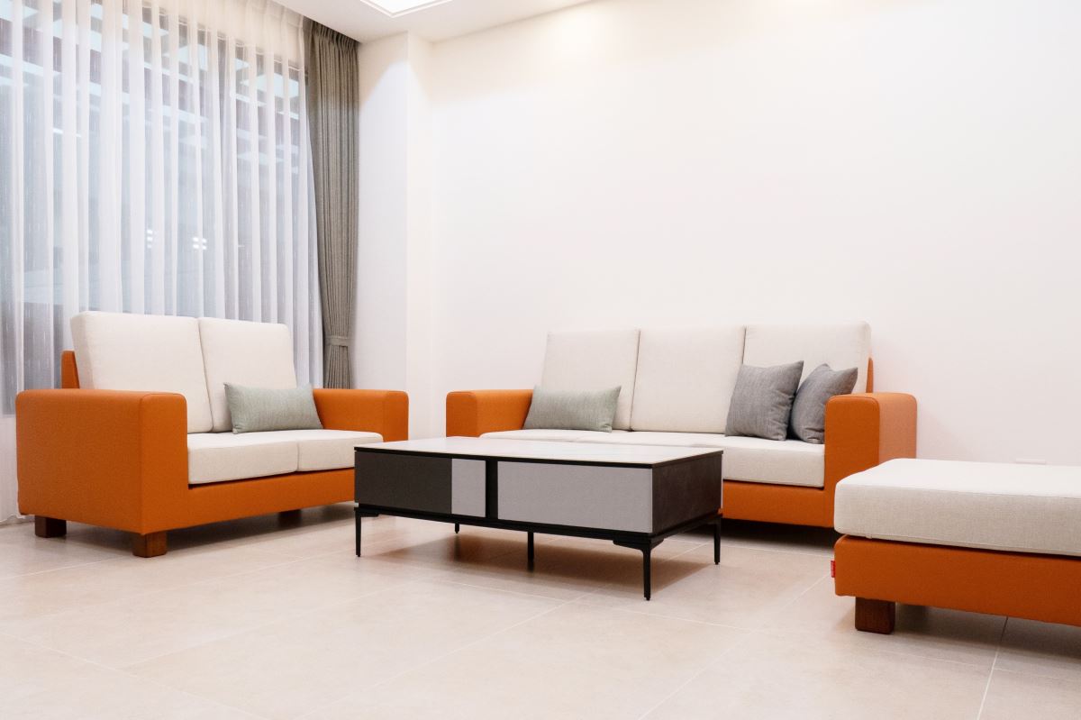 人造皮革價格經濟實惠,也有豐富的紋路可以選擇。