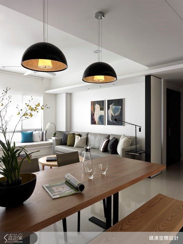 簡約又富有設計感的燈具,黃光更為溫暖。