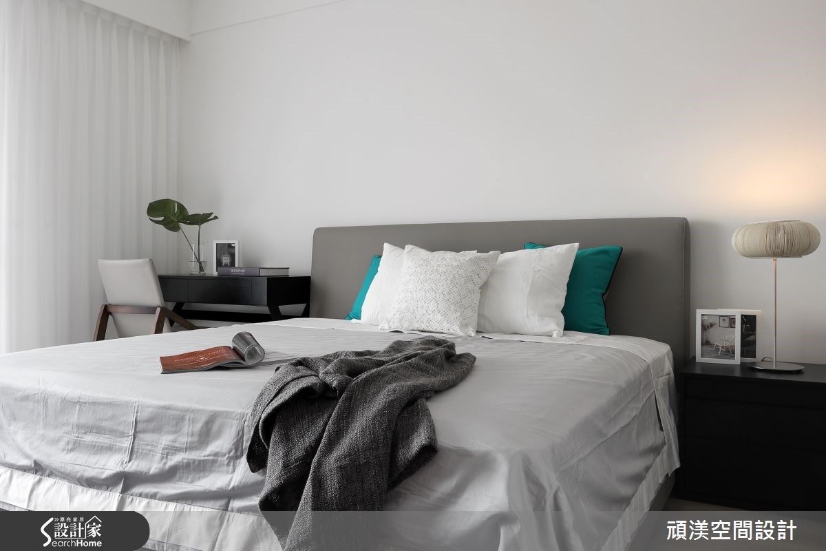 少量鮮豔的跳色,增加空間的活力。