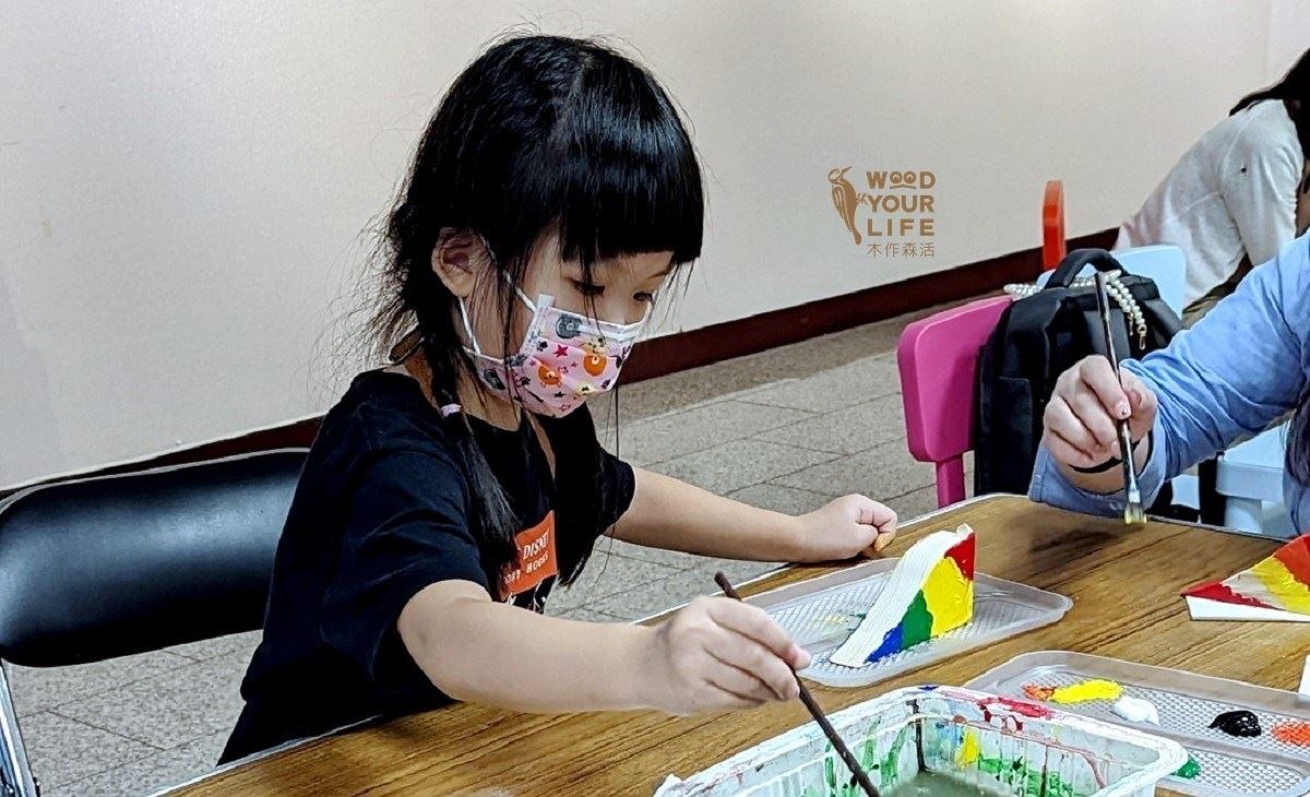 木作森活「鳥魅力」無法擋,連小朋友都愛上手繪創作自己專屬「鳥朋友」。