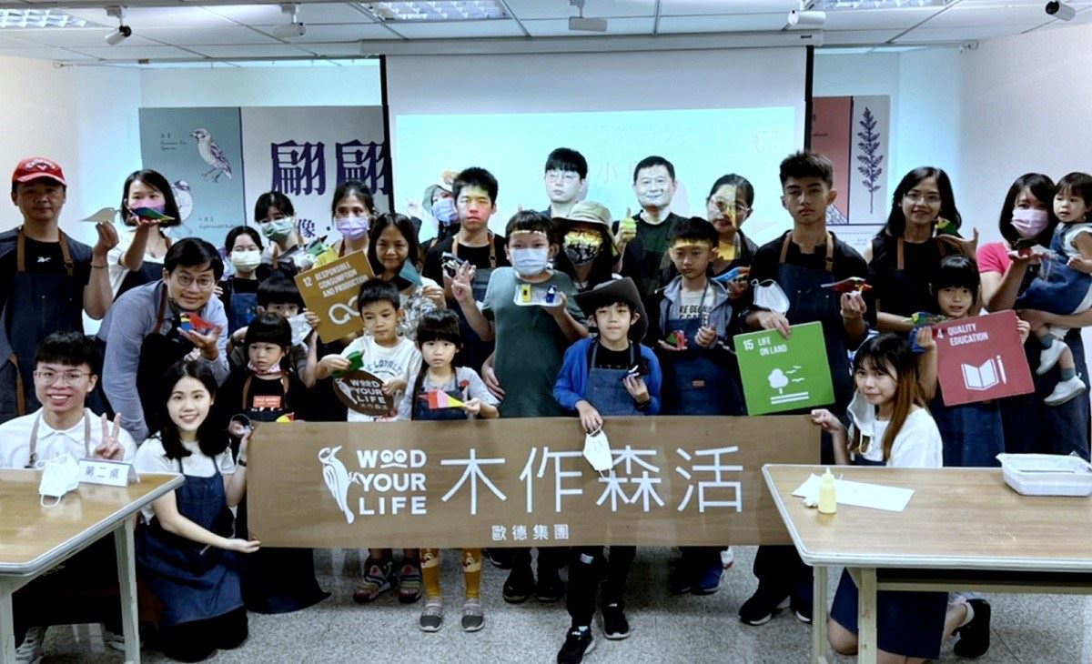 可以賞鳥賞郵又能彩繪木鳥,木作森活陪伴大家度過「快樂鳥日子」。