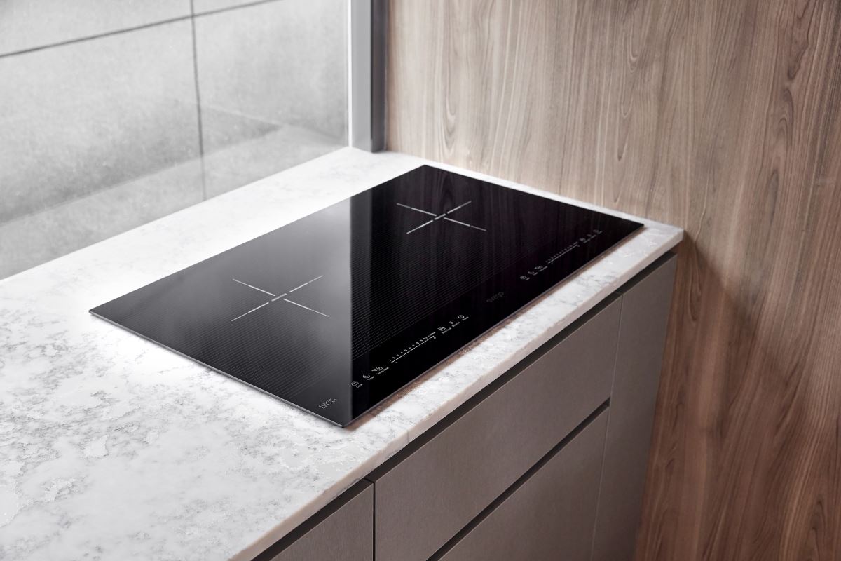 平面簡約雙口 IH 感應爐設計,視覺極簡功能卻不減。