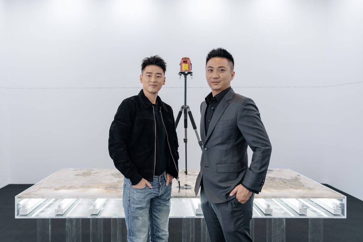 當代藝術家周世雄先生(左)、承豪石材陳昱愷先生(右)